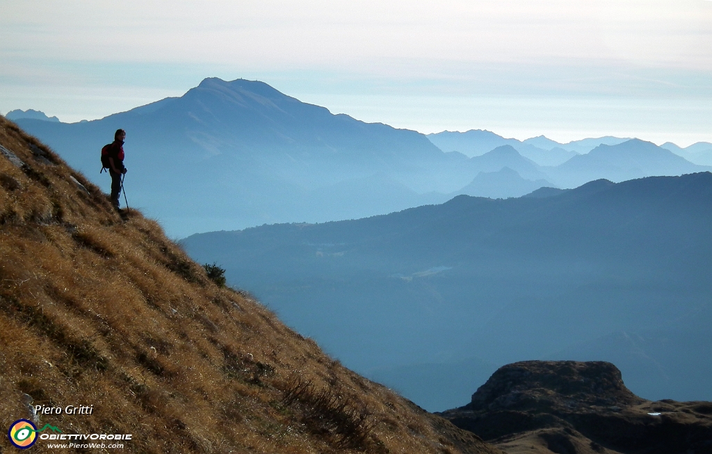 17 Vista verso il Monte Gugliemo.JPG